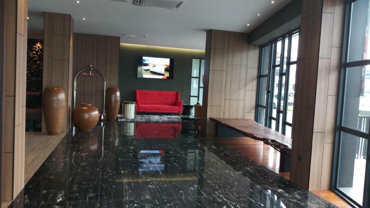 Roxy Hotel Padungan Kuching Exterior foto