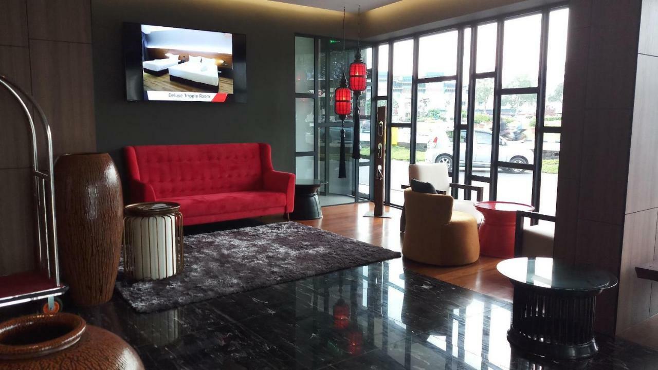 Roxy Hotel Padungan Kuching Exterior foto